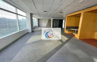 Imagem: O depósito possui 5 Vagas na garagem, 753m² de Área e está