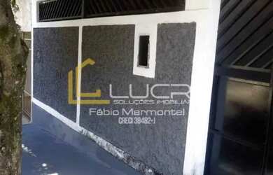 Imagem: A casa possui 2 Dormitórios, 1 Banheiro, 2 Vagas na garagem