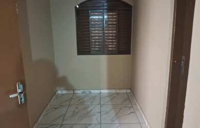 Imagem 2: Casa em Atibaia ZAP. Varanda, 120000m² de Área, 2 Vagas na garageme2...