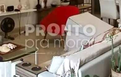 Imagem: O apartamento possui 3 Dormitórios, 1 Banheiro, 2 Vagas na