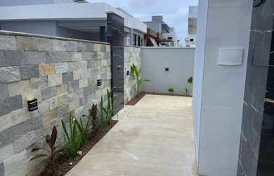 Imagem: A casa possui 3 Dormitórios, 2 Banheiros, 4 Vagas na garagem