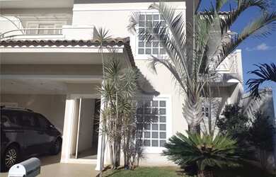 Imagem: A casa possui 3 Dormitórios, 5 Banheiros, 4 Vagas na garagem