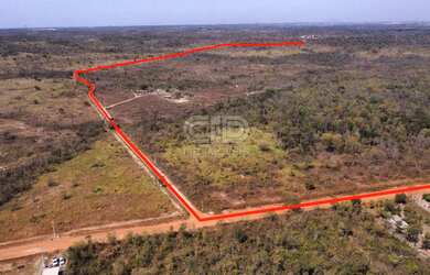 Imagem: O terreno possui 45.000m² de Área e está localizado em Três