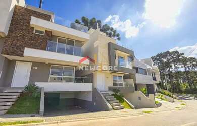 Imagem: A casa em condomínio possui 3 Dormitórios, 3 Banheiros, 3