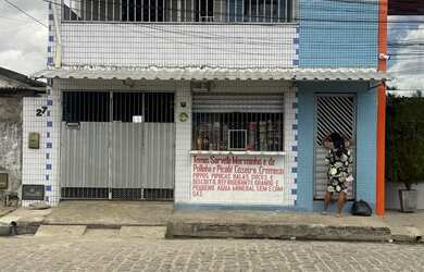Imagem: A casa possui 3 Dormitórios, 2 Banheiros e 1 Vaga na garagem