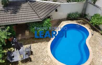 Imagem: A casa em condomínio possui 4 Dormitórios, 5 Banheiros, 4