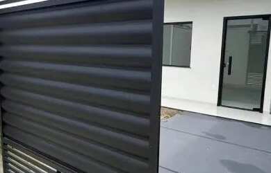 Imagem: A casa possui 2 Dormitórios, 2 Banheiros, 1 Vaga na garagem