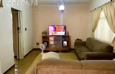 Imagem: A casa possui 3 Dormitórios, 2 Banheiros, 3 Vagas na garagem