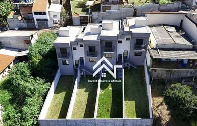 Imagem: A casa possui 2 Dormitórios, 3 Banheiros, 1 Vaga na garagem