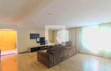 Imagem: A casa possui 4 Dormitórios, 4 Banheiros, 2 Vagas na garagem