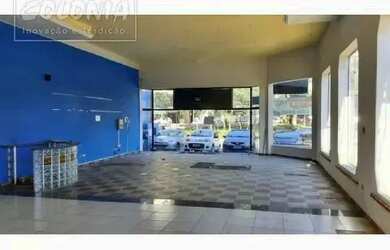 Imagem: O depósito possui 4 Vagas na garagem, 538m² de Área e está