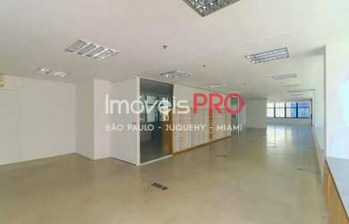 Imagem: O depósito para alugar possui 5 Vagas na garagem e 489m² de