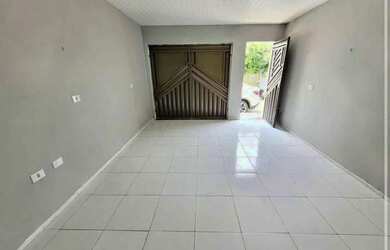 Imagem: A casa possui 2 Dormitórios, 1 Banheiro, 1 Vaga na garagem