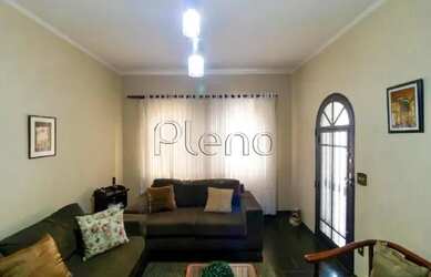 Imagem: A casa possui 5 Dormitórios, 3 Banheiros, 3 Vagas na garagem