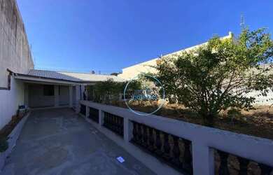 Imagem: A casa possui 1 Dormitório, 1 Banheiro, 3 Vagas na garagem