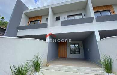 Imagem: A casa possui 3 Dormitórios, 3 Banheiros, 2 Vagas na garagem