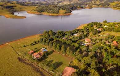 Imagem 15: Pé na água na represa de Piracaia, com ótima topografia, bairro de...