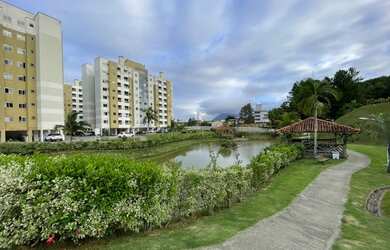 Imagem: O apartamento possui 2 Dormitórios, 1 Banheiro, 1 Vaga na garagem