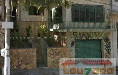 Imagem: A casa possui 3 Dormitórios, 1 Banheiro, 2 Vagas na garagem