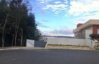 Imagem: O terreno possui 305m² de Área e está localizado em Lenheiro