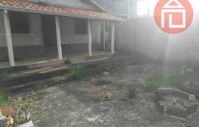 Imagem: A casa possui 2 Dormitórios, 1 Banheiro, 2 Vagas na garagem