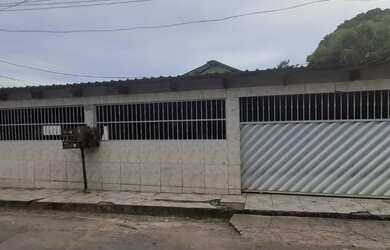 Imagem: A casa possui 4 Dormitórios, 4 Banheiros, 3 Vagas na garagem