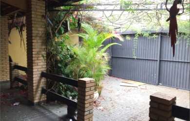 Imagem: O depósito possui 2 Vagas na garagem e 330m² de Área e está