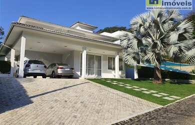 Imagem: A casa em condomínio possui 5 Dormitórios, 5 Banheiros, 4