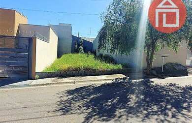 Imagem: O terreno possui 140m² de Área e está localizado em Bragança