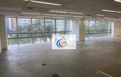 Imagem: O depósito possui 5 Vagas na garagem e 534m² de Área e está