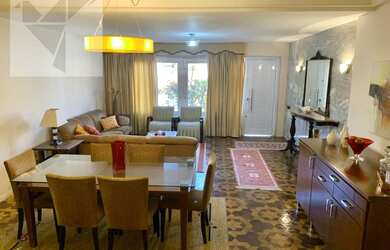 Imagem: A casa possui 3 Dormitórios, 4 Banheiros, 2 Vagas na garagem