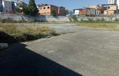 Imagem: O terreno possui 3.080m² de Área e está localizado em Água