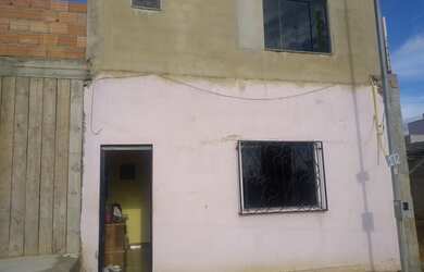 Imagem: A casa possui 2 Dormitórios, 1 Banheiro, 110m² de Área, Varanda