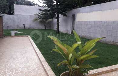 Imagem: A casa possui 2 Dormitórios, 2 Banheiros, 2 Vagas na garagem