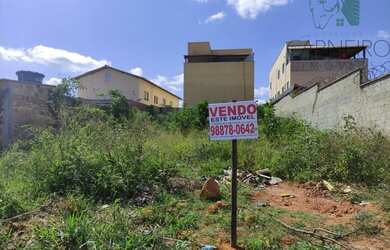 Imagem: O terreno possui 360m² de Área e está localizado em Porto