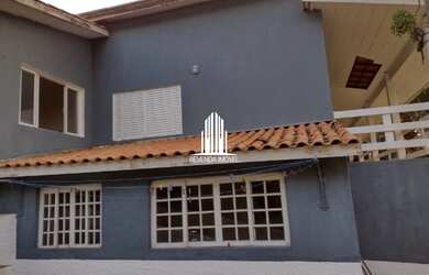 Imagem: A casa possui 4 Dormitórios, 5 Banheiros, 5 Vagas na garagem