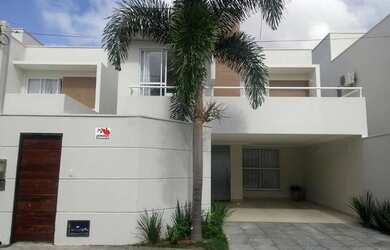 Imagem: A casa em condomínio possui 3 Dormitórios, 1 Banheiro, 2 Vagas