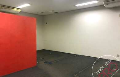 Imagem 6: Esquina Moema Pássaros, 300 metro em vão livre, agende sua visita