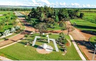 Imagem: O terreno possui 381m² de Área e está localizado em Terras