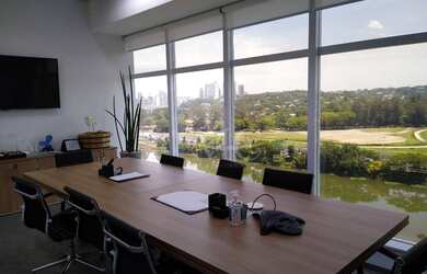 Imagem: O depósito possui 4 Vagas na garagem, 158m² de Área e está