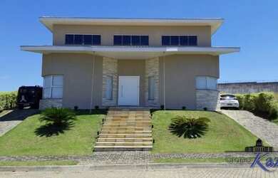 Imagem: A casa em condomínio possui 4 Dormitórios, 5 Banheiros, 4