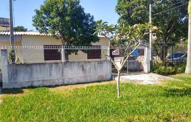 Imagem: A casa e possui 3 Dormitórios, Suítes, 1 Banheiro, 2 Vagas