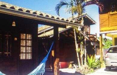 Imagem: A casa possui 1 Dormitório, 1 Banheiro, 1 Vaga na garagem