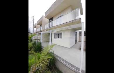 Imagem: A casa possui 3 Dormitórios, 3 Banheiros, 2 Vagas na garagem