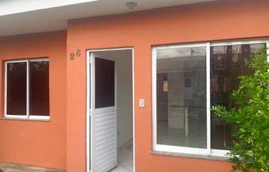 Imagem: A casa em condomínio possui 2 Dormitórios, 1 Banheiro, 2 Vagas