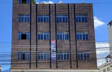 Imagem: O depósito possui 5 Vagas na garagem, 895m² de Área e está