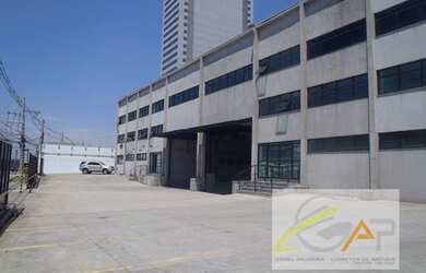 Imagem: O depósito possui 5 Vagas na garagem e 7000m² de Área e está