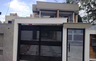 Imagem: A casa e possui 2 Dormitórios, Suítes, 3 Banheiros, 2 Vagas