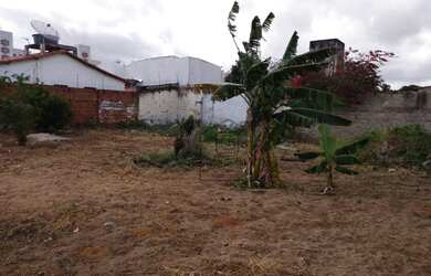 Imagem: O terreno possui 700m² de Área e está localizado em Candelária