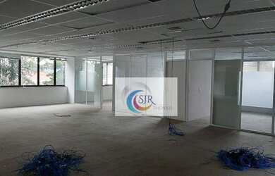 Imagem: O depósito possui 5 Vagas na garagem, 351m² de Área e está